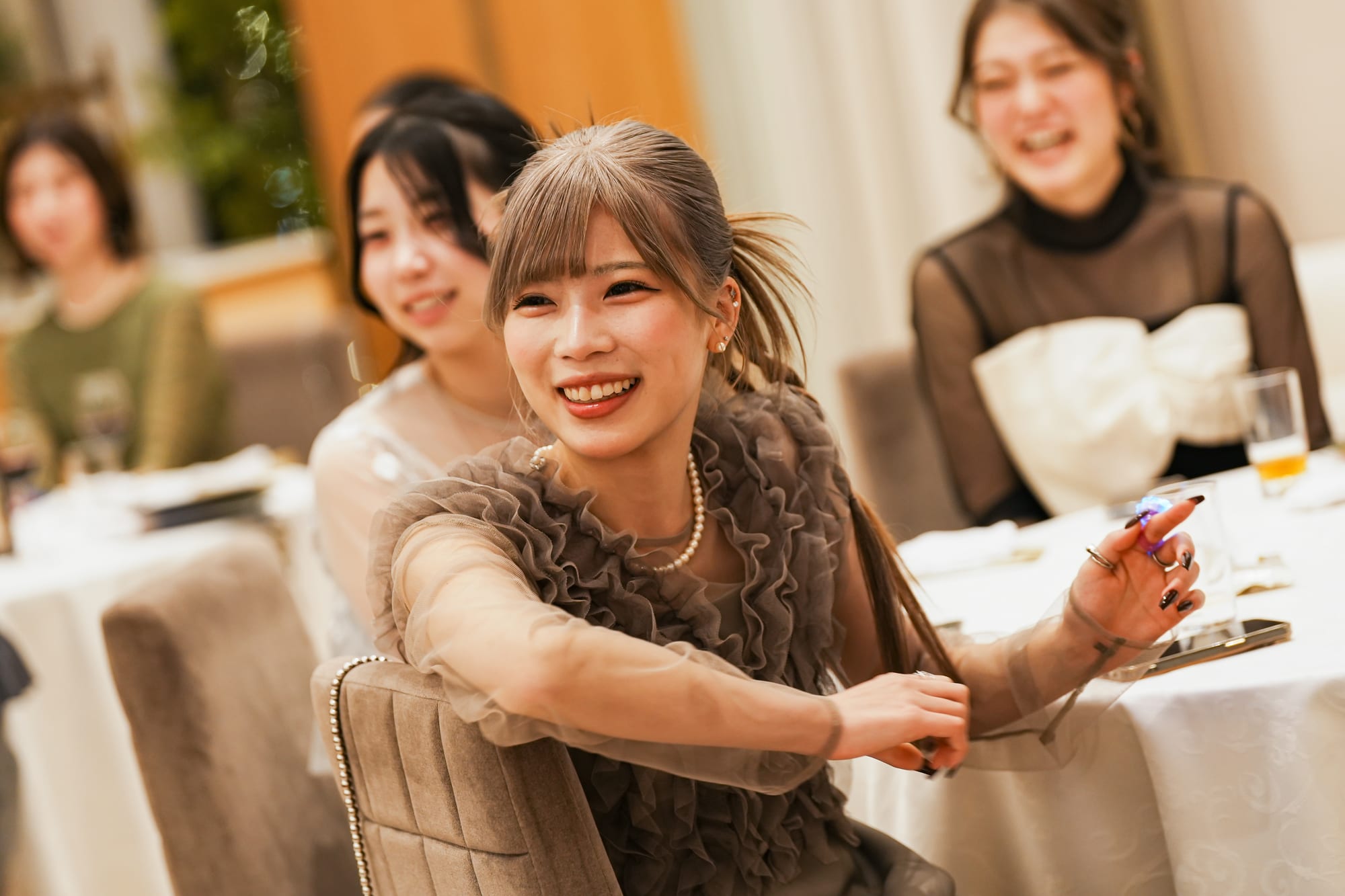 談笑する社員